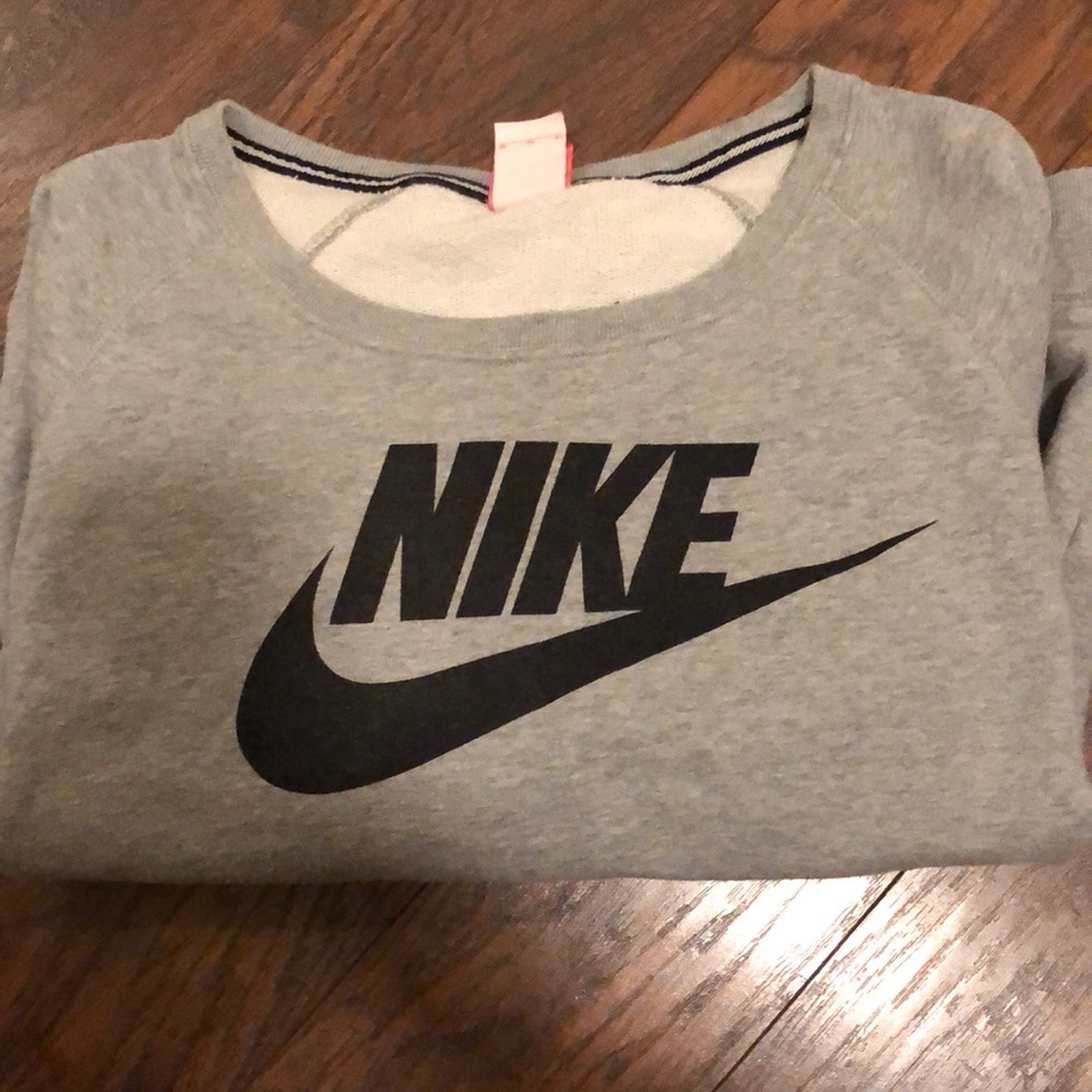 Women’s Nike sweatshirt